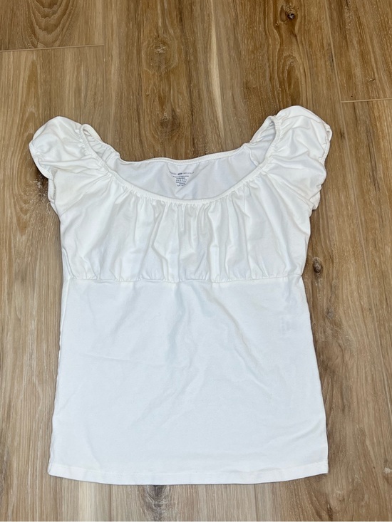 Brandy Melville Tops - Brandy Melville White Women’s Puff Sleeve Scoop Neck Top